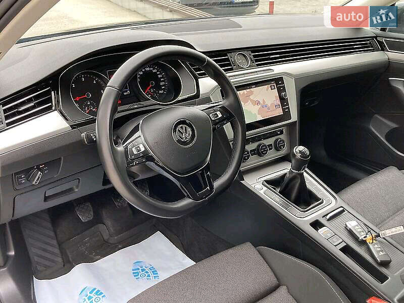 Универсал Volkswagen Passat 2017 в Бориславе