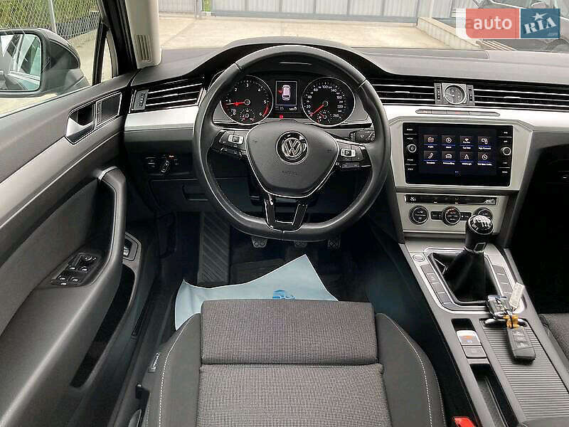 Универсал Volkswagen Passat 2017 в Бориславе