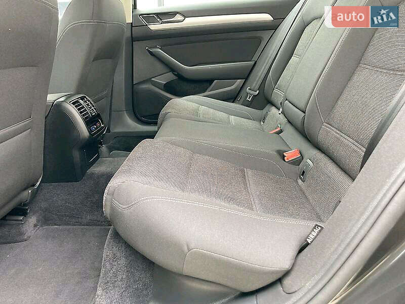 Универсал Volkswagen Passat 2017 в Бориславе