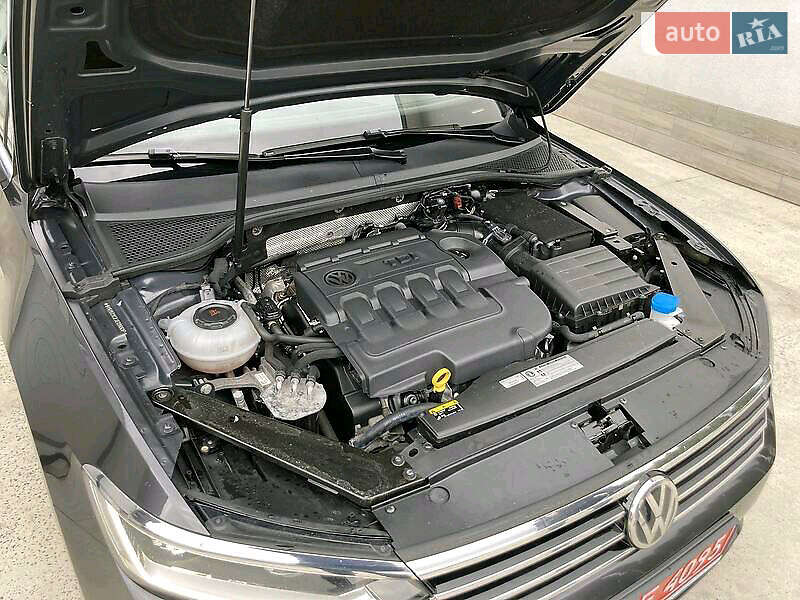 Универсал Volkswagen Passat 2017 в Бориславе