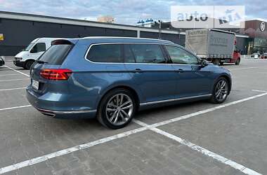 Универсал Volkswagen Passat 2014 в Киеве