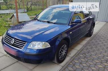 Седан Volkswagen Passat 2001 в Рокитному