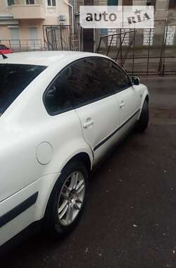 Седан Volkswagen Passat 1998 в Одессе