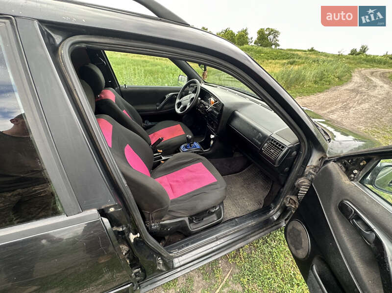 Универсал Volkswagen Passat 1996 в Покровске