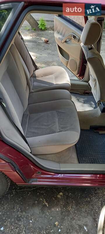 Седан Volkswagen Passat 1996 в Киеве