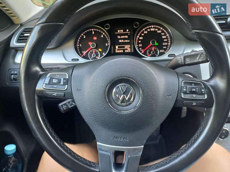 Універсал Volkswagen Passat 2013 в Одесі