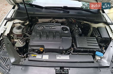 Седан Volkswagen Passat 2016 в Львове