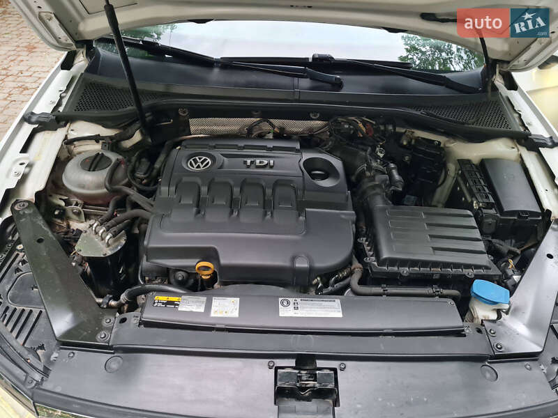 Седан Volkswagen Passat 2016 в Львове