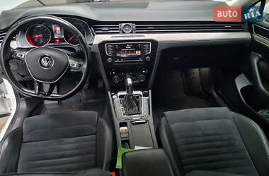 Седан Volkswagen Passat 2016 в Львове