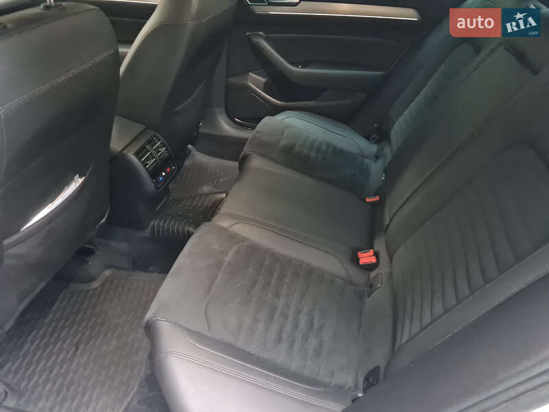 Седан Volkswagen Passat 2016 в Львове