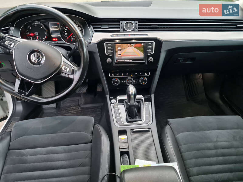 Седан Volkswagen Passat 2016 в Львове