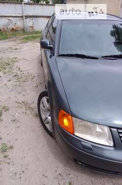 Седан Volkswagen Passat 1999 в Киеве