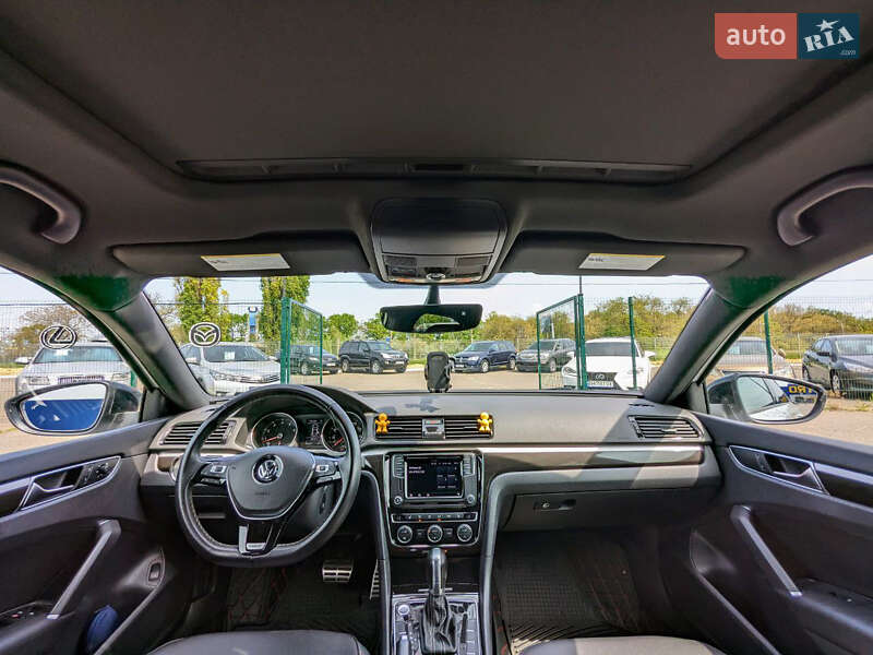 Седан Volkswagen Passat 2018 в Одессе