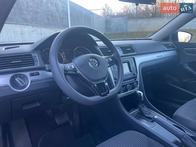 Седан Volkswagen Passat 2016 в Дніпрі