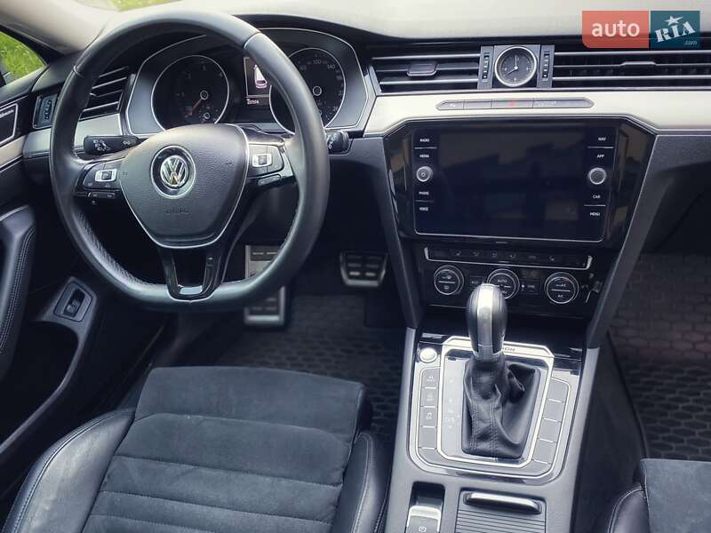 Универсал Volkswagen Passat 2015 в Киеве