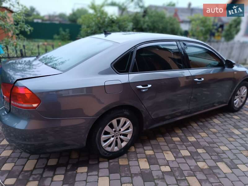 Седан Volkswagen Passat 2014 в Ивано-Франковске