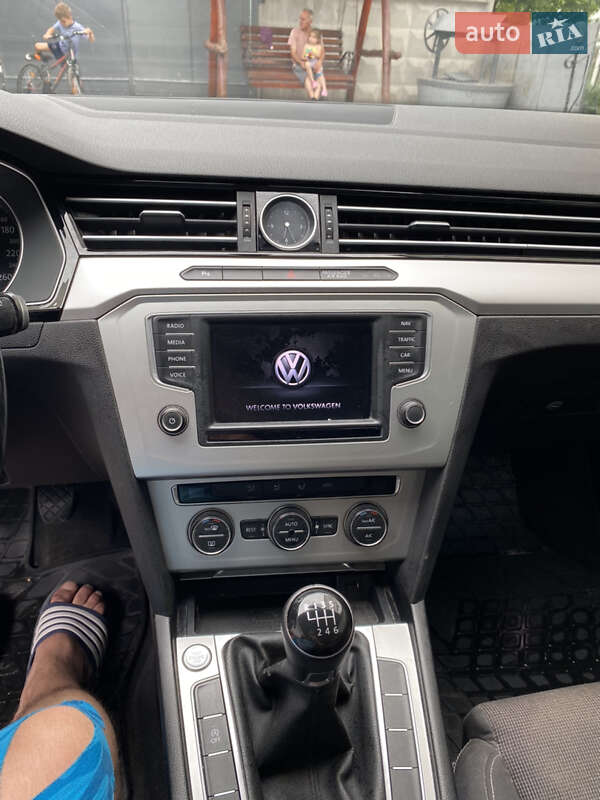 Универсал Volkswagen Passat 2015 в Каменке-Бугской