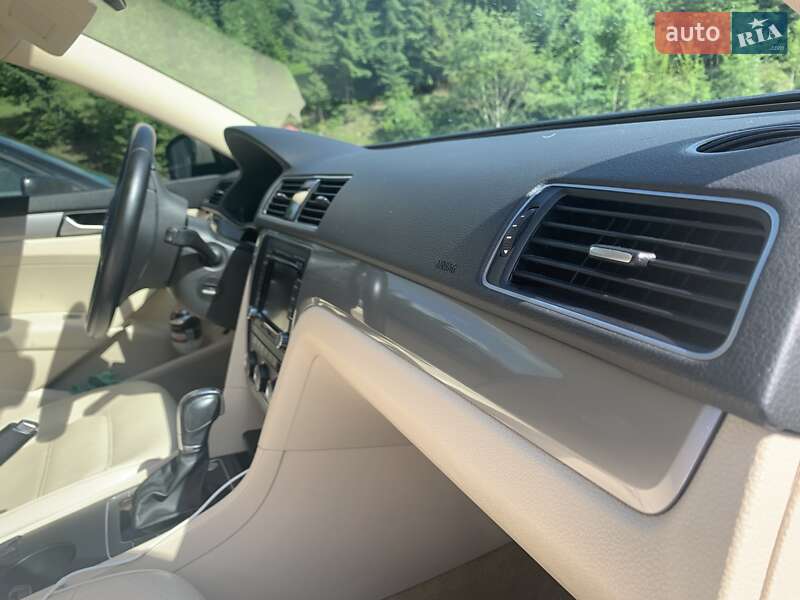 Седан Volkswagen Passat 2015 в Хусті