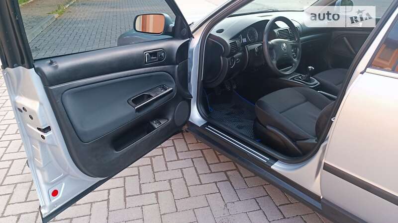 Седан Volkswagen Passat 2001 в Красилові