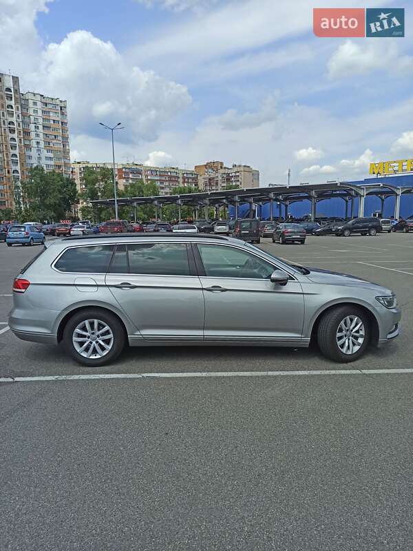 Универсал Volkswagen Passat 2015 в Киеве