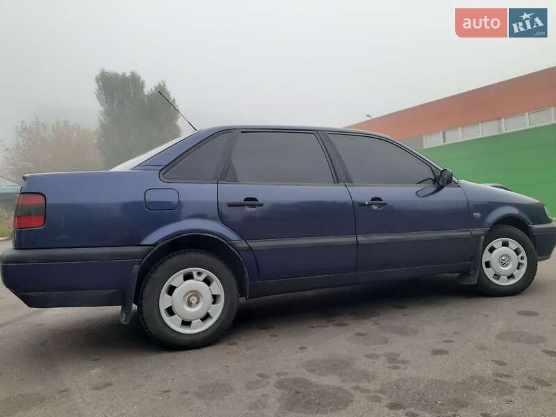 Седан Volkswagen Passat 1996 в Рівному