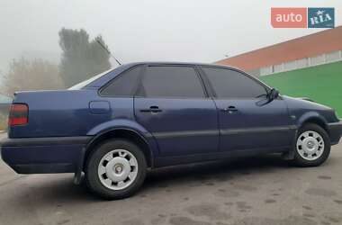 Седан Volkswagen Passat 1996 в Ровно