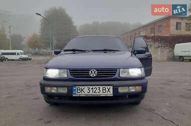 Седан Volkswagen Passat 1996 в Ровно