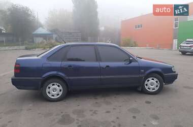 Седан Volkswagen Passat 1996 в Ровно