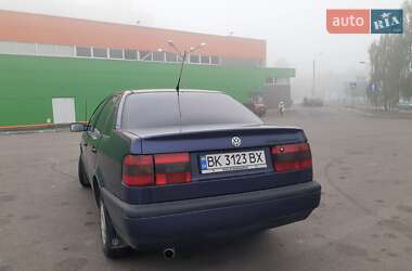 Седан Volkswagen Passat 1996 в Ровно