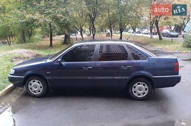 Седан Volkswagen Passat 1996 в Ровно