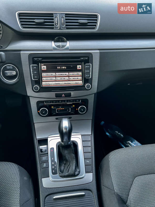 Универсал Volkswagen Passat 2011 в Днепре