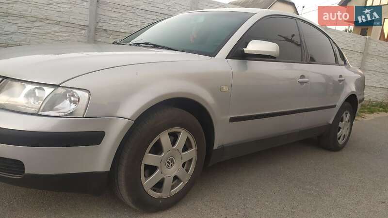 Седан Volkswagen Passat 2000 в Киеве