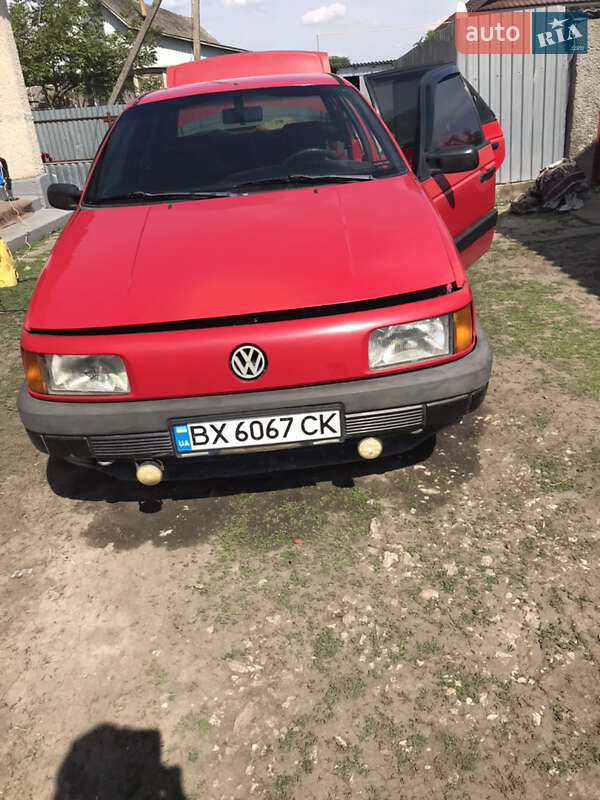 Седан Volkswagen Passat 1990 в Городку