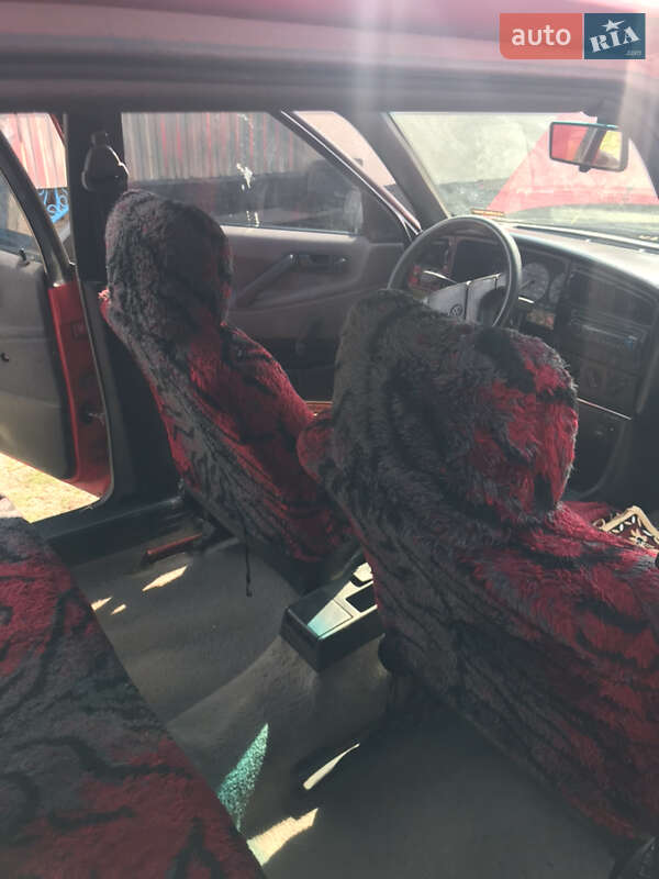 Седан Volkswagen Passat 1990 в Городку