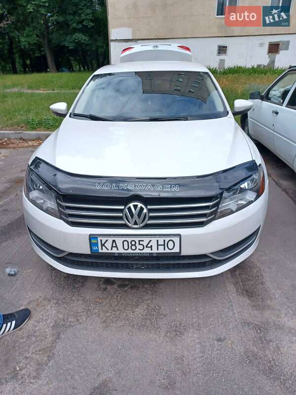 Седан Volkswagen Passat 2011 в Києві