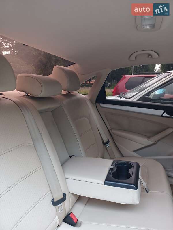 Седан Volkswagen Passat 2011 в Києві