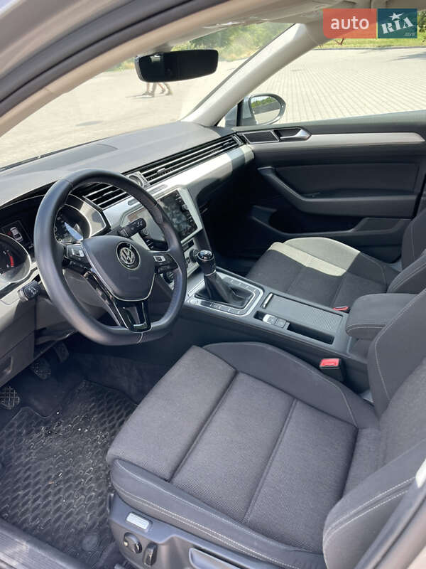 Седан Volkswagen Passat 2019 в Запорожье