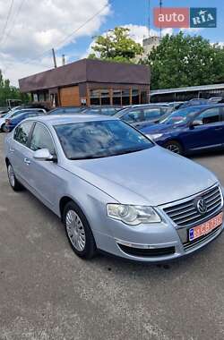 Седан Volkswagen Passat 2006 в Николаеве