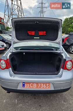 Седан Volkswagen Passat 2006 в 