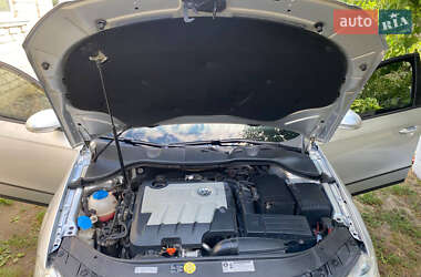 Универсал Volkswagen Passat 2010 в 
