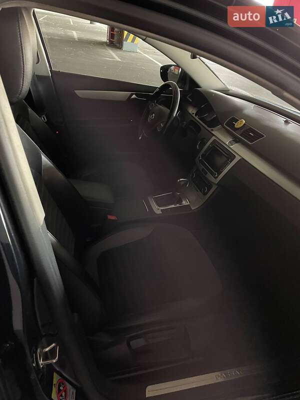 Седан Volkswagen Passat 2011 в Киеве