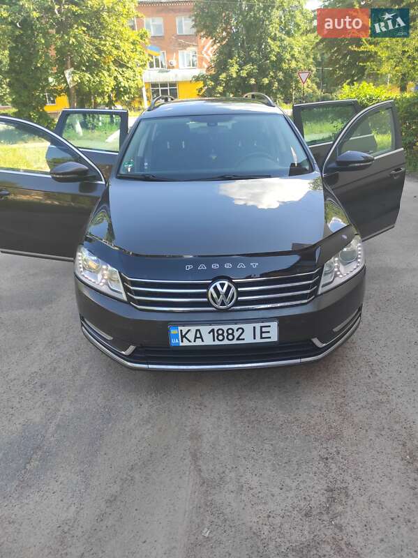 Універсал Volkswagen Passat 2013 в Житомирі