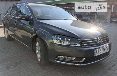 Седан Volkswagen Passat 2012 в Івано-Франківську