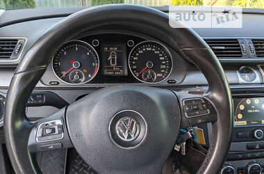 Седан Volkswagen Passat 2012 в Ивано-Франковске
