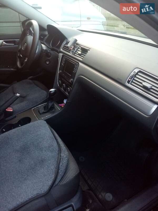 Седан Volkswagen Passat 2016 в Тернополе