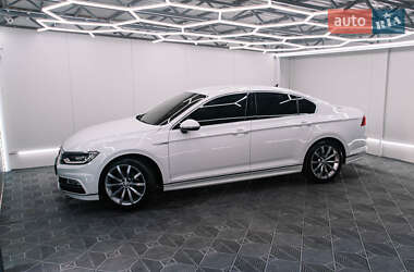Седан Volkswagen Passat 2017 в Ужгороді