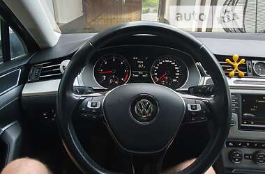 Седан Volkswagen Passat 2015 в 