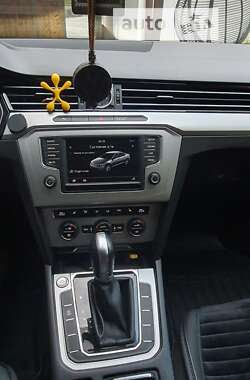 Седан Volkswagen Passat 2015 в 
