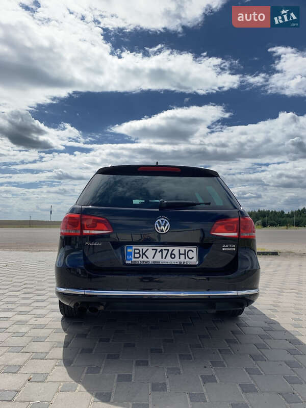 Универсал Volkswagen Passat 2012 в Дубровице