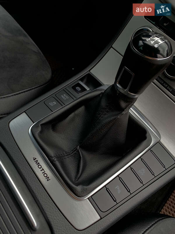 Универсал Volkswagen Passat 2012 в Дубровице